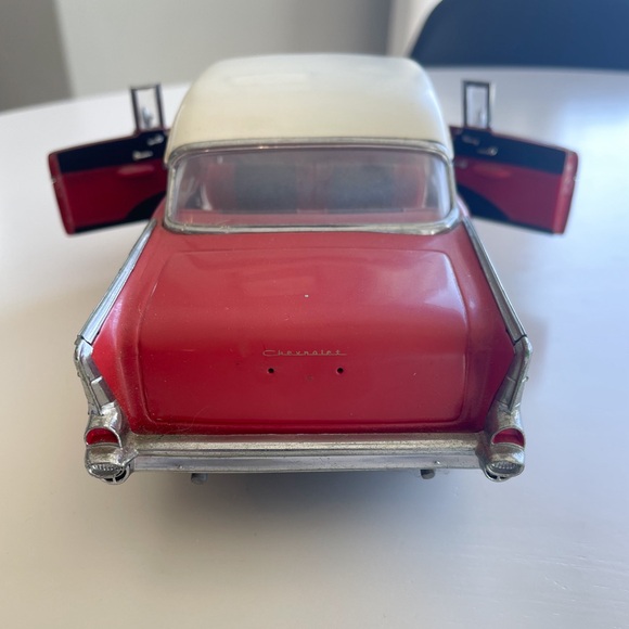 AMT 1957 Chevrolet 2 Door Hardtop Model - Picture 6 of 13